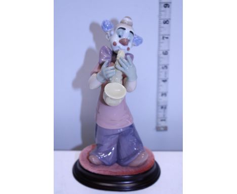 A Nao figurine 