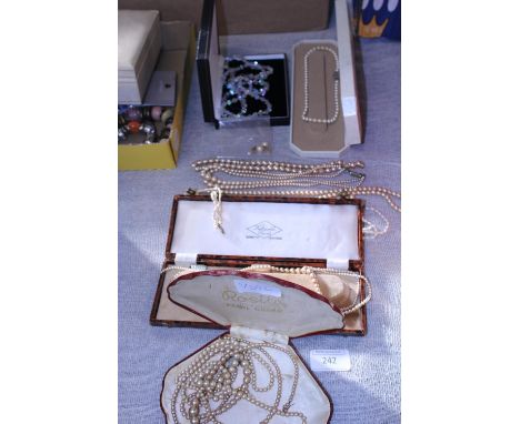 A job lot of assorted pearl necklaces etc 