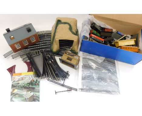 Hornby OO gauge, comprising track, tunnel, outbuilding, owners manual, play set, wagons, Rail Freight, etc. (1 box)
