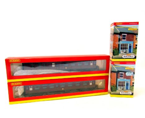 Hornby OO gauge coaches and scale buildings, comprising R4200 BR mark I brake coach Midland region M34399 weathered, and R420