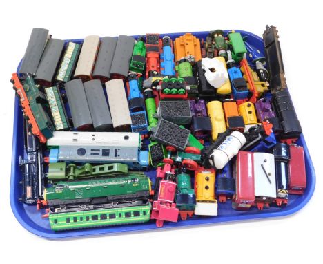 Railway related items, to include Ertl Hornby and others, Thomas The Tank Engine carriages, etc.  (1 tray)