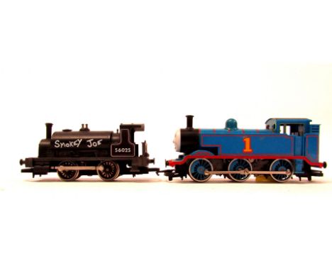 Hornby OO gauge locomotives, comprising Thomas the Tank Engine, and 0-4-0 Smoky Joe. (2) 