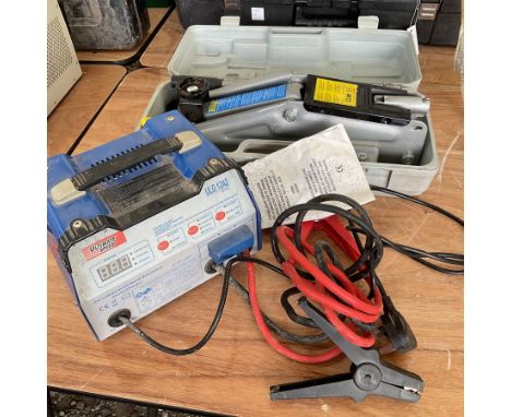 Ultimate Speed ULG 12A2 battery starter/charger and hydraulic roller jack - THIS LOT IS TO BE COLLECTED BY APPOINTMENT FROM D