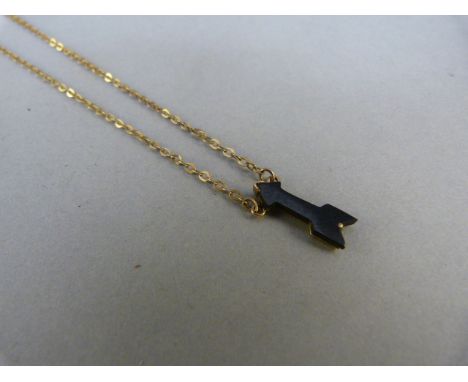 9ct Gold black onyx cupids arrow pendant approx 15mm x 4.75mm wide on a 15" chain Gross weight 1.7g