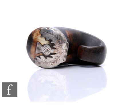 A 19th Century horn silver mull with white metal collar and thistle decoration, length 6cm. 