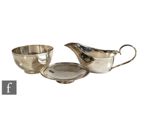 A collection of silver hallmarked items, to include a sauce jug with scalloped rim, height 6cm, Birmingham 1931, Aaron Lufkin