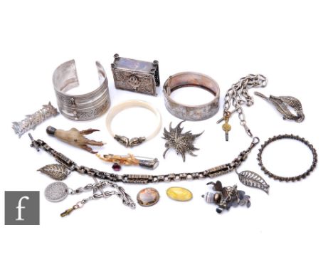 A parcel lot of assorted silver and white metal jewellery to include Albert chains, grouse feet, brooches, marcasite, bangles