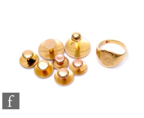 Three 18ct dress studs and an 18ct signet ring, total weight 7.4g, with a 15ct example, weight 1.2g, and three 9ct examples, 