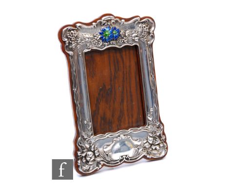 An Edwardian hallmarked silver rectangular easel photograph frame decorated with heavily embossed flower and leaf decoration 