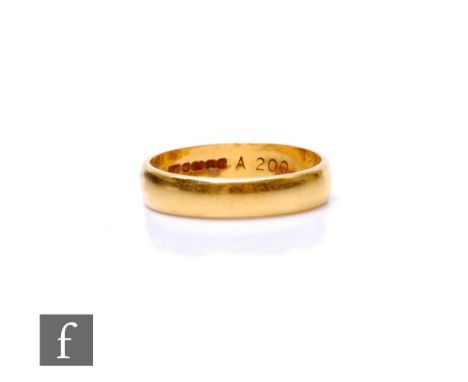 A 22ct hallmarked D shaped wedding ring, weight 4.8g, ring size P. 