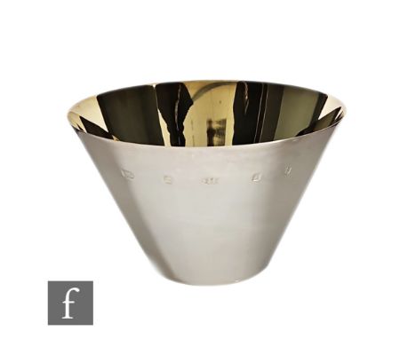 A Britannia standard hallmarked silver conical wine taster of plain form with gilded interior, weight 4.5g, height 6.5cm, wid