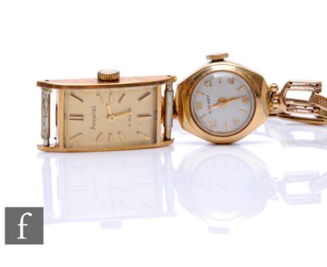 A lady's 9ct hallmarked Rotary wrist watch, Arabic numerals and batons mix to a circular dial to a 9ct sprung bracelet, weigh