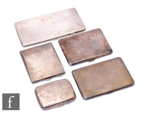 Five assorted hallmarked silver cigarette cases to include engine turned and plain examples, total weight 25oz, various style