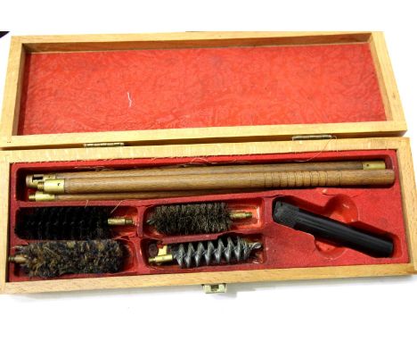 Beech cased shotgun cleaning kit. P&amp;P Group 2 (£18+VAT for the first lot and £3+VAT for subsequent lots) 