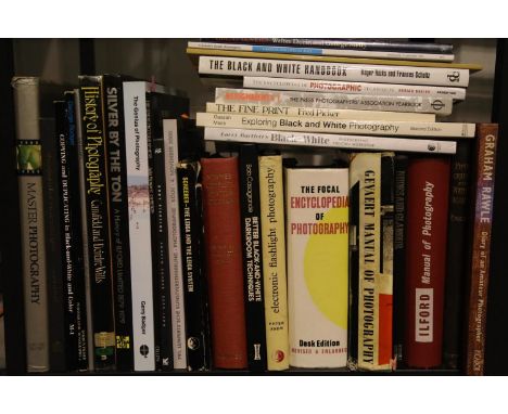 Shelf of mixed photography books. P&amp;P Group 3 (£25+VAT for the first lot and £5+VAT for subsequent lots) 