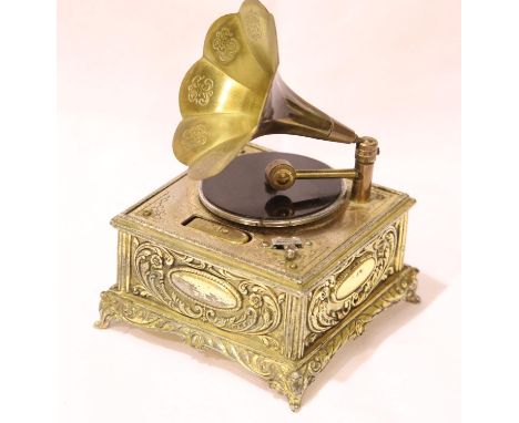 Gramophone musical box cigarette lighter, 9cm sq. P&amp;P Group 2 (£18+VAT for the first lot and £3+VAT for subsequent lots) 