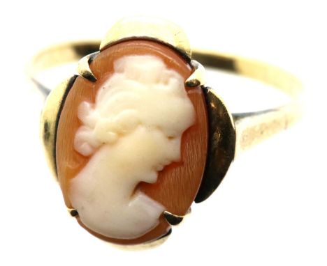 9ct gold cameo ring, size N, 2.5g. P&amp;P Group 1 (£14+VAT for the first lot and £1+VAT for subsequent lots) 