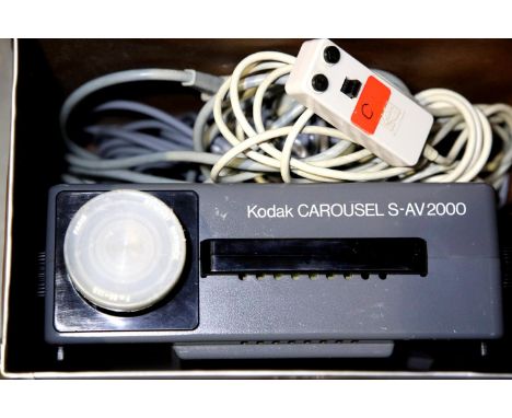 Kodak Carousel S-AV2000 projector. P&amp;P Group 3 (£25+VAT for the first lot and £5+VAT for subsequent lots) 