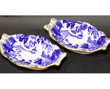 Pair of Royal Crown Derby small Oriental style dishes, L: 13 cm. P&P Group 2 (£18+VAT for the first lot and £3+VAT for subseq