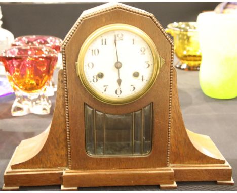 Oak cased mantel clock with bevelled glass pendulum window, W: 40 cm, H: 30 cm with pendulum and key. Working at lotting up. 