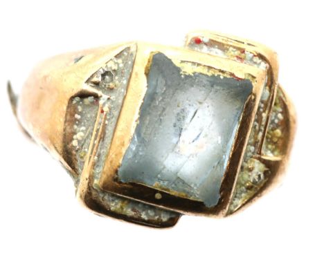 Presumed 9ct gold stone set ring, cut and damaged, 6.5g. P&amp;P Group 1 (£14+VAT for the first lot and £1+VAT for subsequent