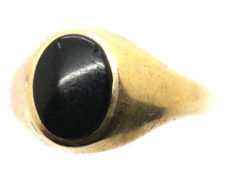 9ct gold signet ring, size M, 1.6g. P&amp;P Group 1 (£14+VAT for the first lot and £1+VAT for subsequent lots) 