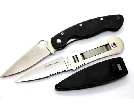 Gerber straight knife, Blackie Collins design and a folding knife blade L: 9cm. P&amp;P Group 2 (£18+VAT for the first lot an