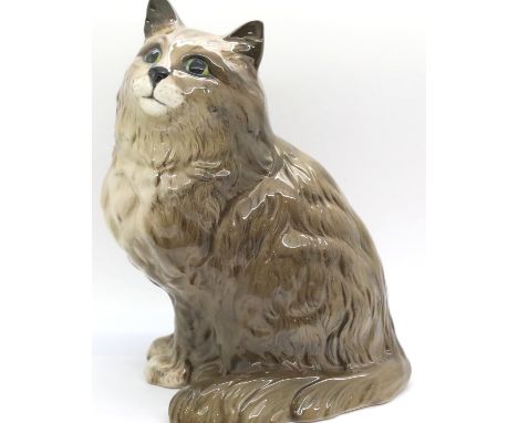 A Beswick figure of a seated cat. H: 22cm P&amp;P Group 2 (£18+VAT for the first lot and £3+VAT for subsequent lots) 