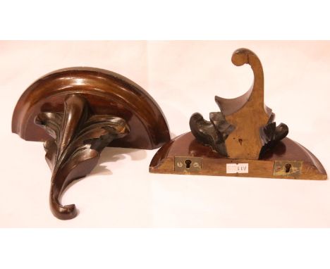 Pair of Victorian carved mahogany wall brackets, H: 18 cm. P&amp;P Group 2 (£18+VAT for the first lot and £3+VAT for subseque
