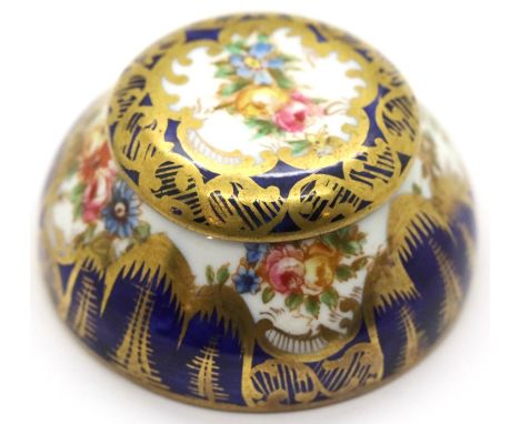 Crown Staffordshire miniature lidded pot, L: 6 cm. P&P Group 1 (£14+VAT for the first lot and £1+VAT for subsequent lots)Cond