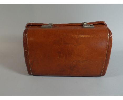 A Vintage Leather Ladies Travelling Case, 31cm wide