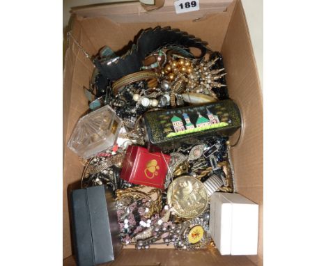 Large quantity of vintage and modern costume jewellery