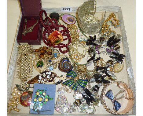 Collection of vintage costume jewellery 
