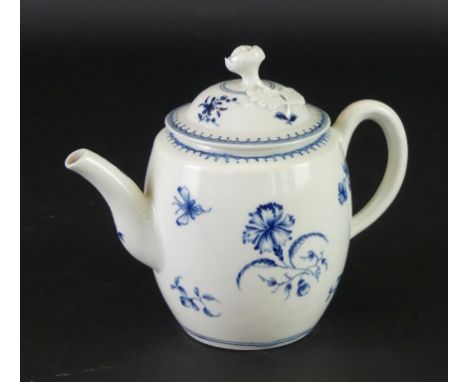 An 18th Century Worcester blue and white porcelain teapot Decorated in the 'Gilly Flower' pattern, height 13cm    CONDITION R