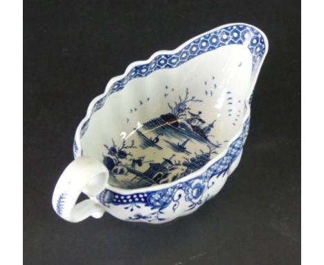 An 18th Century Worcester blue and white sauce boatDecorated in the 'Full Moon' pattern, height 10cm, length 23cm 
