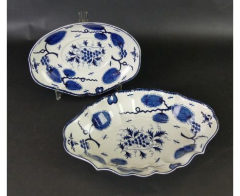 An 18th Century Worcester blue and white bowlWith scalloped rim, decorated in the 'Rubber Tree Plant', length 30cm, together 