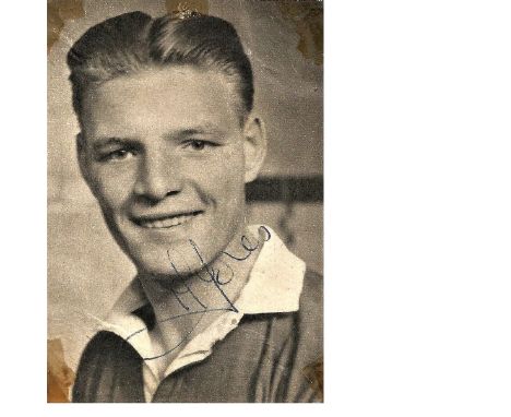 Football Legends Mark Jones Busby Babe 4x3 signed b/w vintage newspaper photo. Mark Jones (15 June 1933 - 6 February 1958) wa