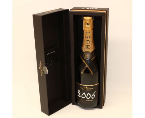 Moet &amp; Chandon 2006 Grand Vintage Champagne, 75cl, with presentation box 