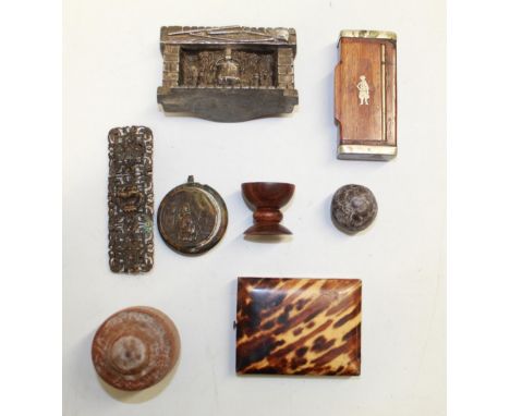 An assortment of small boxes and other items. To include a 'peeping-tom' snuff dispenser, a wooden snuff box etc. (Victor Bro