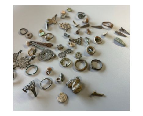 Large collection of metal detector finds including Roman, Tudor and Ironage artefacts. Various arrow heads, Rings, Pendants a