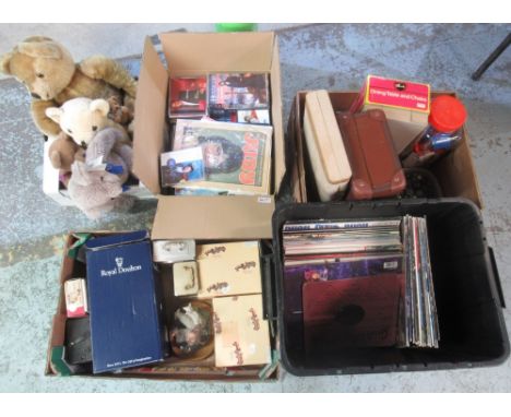 Various collectables, incl. teddy bears, vinyl records, Cliff Richard related items, two Americana Scrapbook models, Sindy di