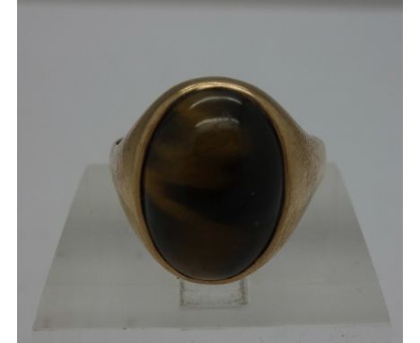 A 9ct gold tiger's eye ring, weight 10.8g, size Z