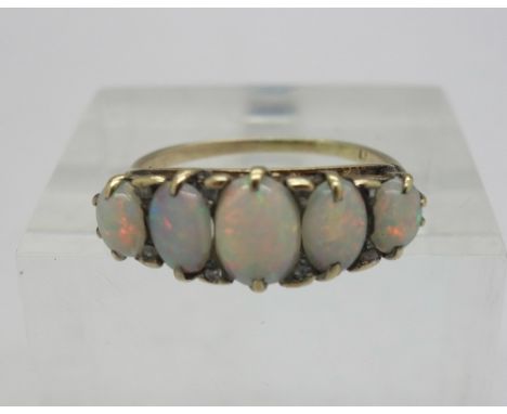 A gold and opal ring, weight 2.7g, size K