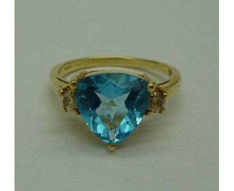 A 9ct gold ring, weight 3.3g, size P