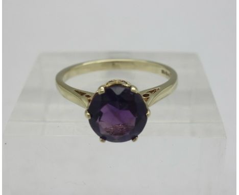 A 9ct gold and amethyst ring, weight 2.2g, size N