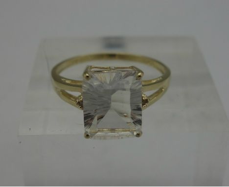 A 9ct gold ring, weight 1.8g, size O