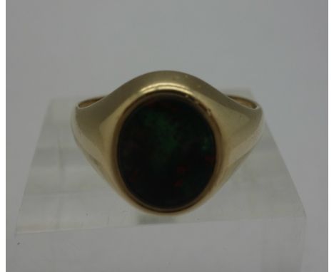 A 9ct gold and bloodstone signet ring, weight 5.6g, size Y