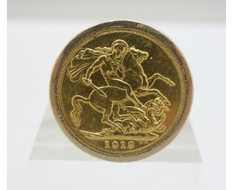 A 1913 full sovereign set in a 9ct gold ring, total weight 20.3g, size Z