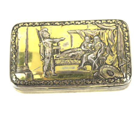 A Georgian silver gilt snuff box. Decorated with a Grecian scene to the lid depicting a soldier and figures on a bed within a