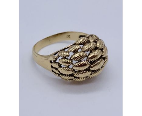 A 9ct gold gentleman's ring, weight 5.6g